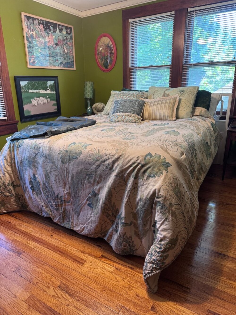 Reba Queen Size Reversible Comforter Set